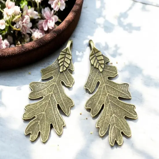 *10* 48x26mm Antique Bronze Oak Leaf Pendant {5}