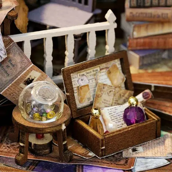 Miniature Wizardi Roombox Kit - Magic House Dollhouse Kit {6}
