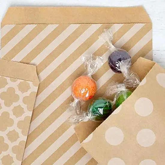 Reliable White Paper Merchandise Bags 6 3/8" x 8 1/2" Quatrefoil {5}