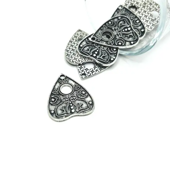1, 4, 20 or 50 Pieces: Antique Silver Cat Ouija Planchette Charms {1}