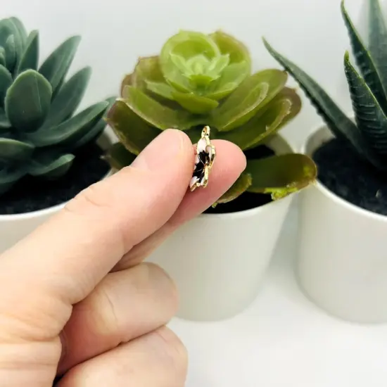 1, 4, 20 or 50 Pieces: Black and White Flower Charms {4}