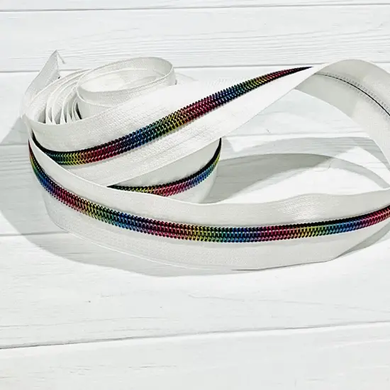 Metallic rainbow on White zipper tape {1}
