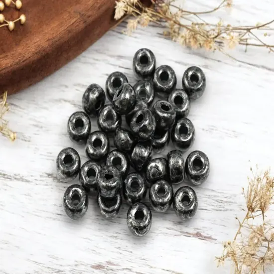 20g Jet Rembrandt 2/0 Matubo Beads {3}