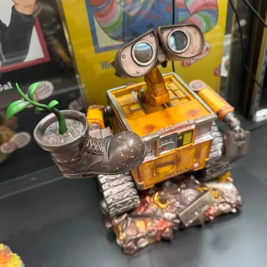 WALL-E Master Craft Table Top Statue {3}
