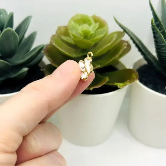 1, 4, 20 or 50 Pieces: White Flower with Rhinestone {4}