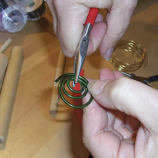 The Beadsmith 12-Gauge Anodized Aluminum Wire for Jewelry Making, Metal Wire for Wrapping Green {6}