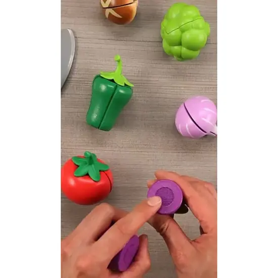 Hape Kitchen Garden Vegetablea Food Playset, 8 Pieces {7}