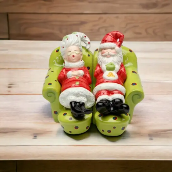 Ceramic Christmas Decor Santa and Mrs. Claus Taking a Nap Salt and Pepper Shakers, Home D&eacute;cor, Gift for Her, Gift for Mom, Kitchen D&eacute;cor {2}