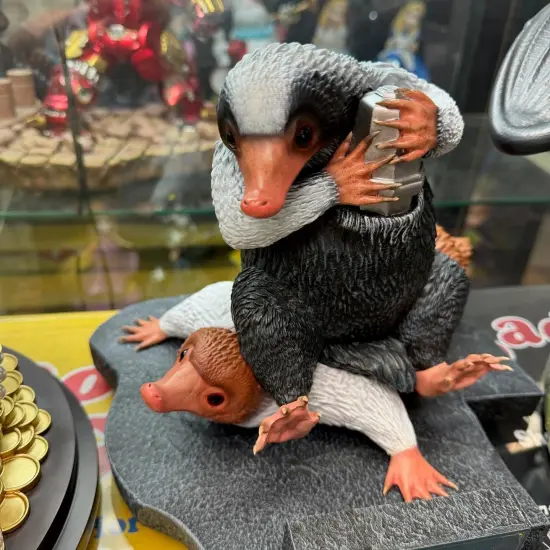 Fantastic Beasts 3 Adolescent Nifflers Life Size Statue {6}