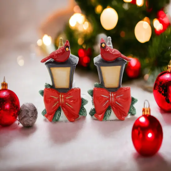Ceramic Cardinal Bird on Lamp Post Christmas Decor Salt And Pepper Shakers, Home D&eacute;cor, Gift for Her, Gift for Mom, Kitchen D&eacute;cor {2}
