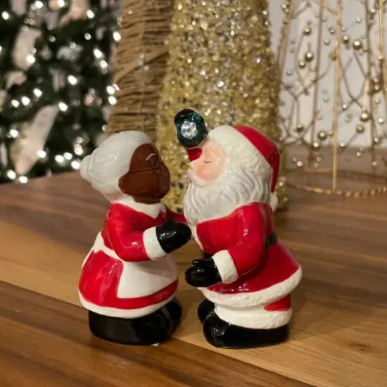 Ceramic Interracial Santa Claus and Mrs. Claus Salt and Pepper Shakers, Gift for Her, Gift for Mom, Kitchen D&eacute;cor, Christmas D&eacute;cor {2}