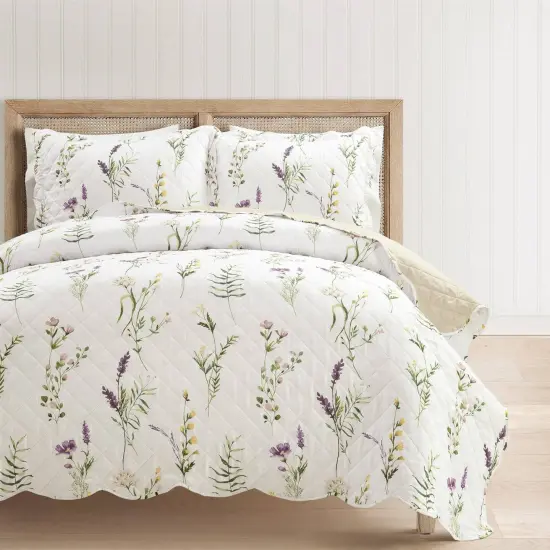 Lightweight Floral Quilt Set Full Queen with Scalloped Edge {1}