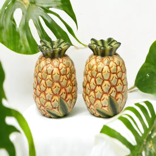 Hand Painted Ceramic Pineapple Salt & Pepper Shakers, Home D&eacute;cor, Gift for Her, Gift for Mom, Kitchen D&eacute;cor, Summer Decor {2}