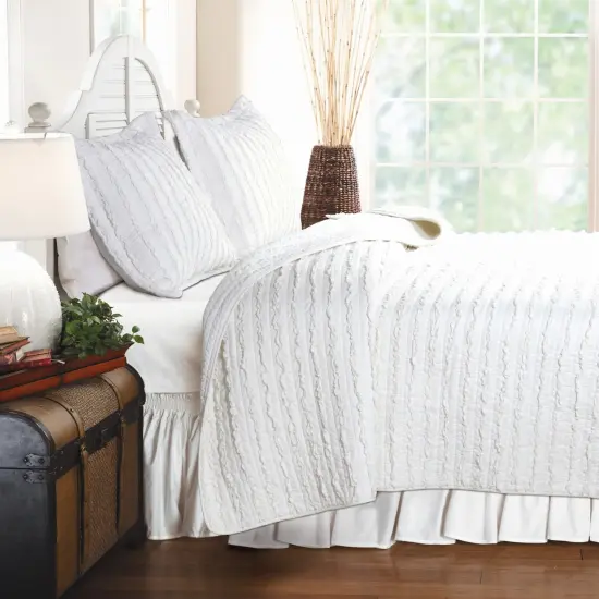 Full Size Cotton Quilt Set White Ruffled Striped 3 Piece Bedding {1}