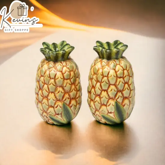 Hand Painted Ceramic Pineapple Salt & Pepper Shakers, Home D&eacute;cor, Gift for Her, Gift for Mom, Kitchen D&eacute;cor, Summer Decor {1}