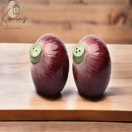 Hand Painted Ceramic Purple Onion Salt & Pepper Shakers, Home D&eacute;cor, Gift for Her, Gift for Mom, Kitchen D&eacute;cor, Farmhouse D&eacute;cor {1}