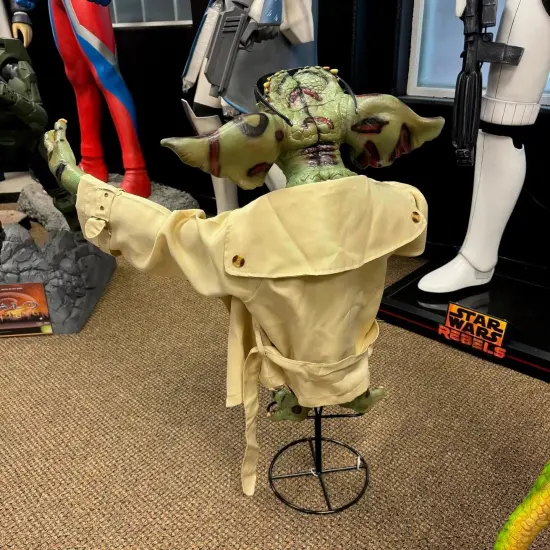 Gremlins 2 Prop Replica Stunt Puppet Flasher Gremlin NECA {5}