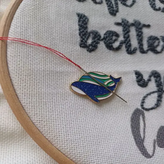 Whale Magnetic Needle Minder F07M10-4 Whale {2}