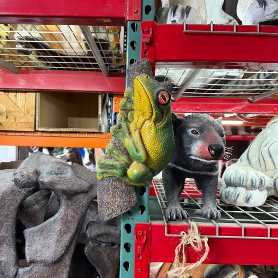 Small Tree Frog Life Size Statue {5}