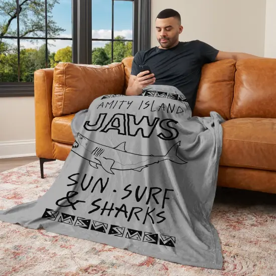 Universal Jaws Silk Touch Throw Blanket Amity Island {3}