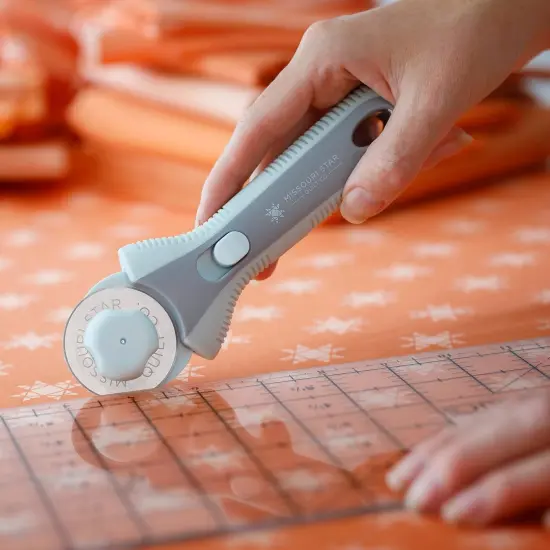 Rotary Cutter, 45mm Blade, Rolling Cutter Tool for Quilt Appliques and Cutting Fabrics, Essential Quilting and Sewing Supplies for DIY Craft Projects {2}