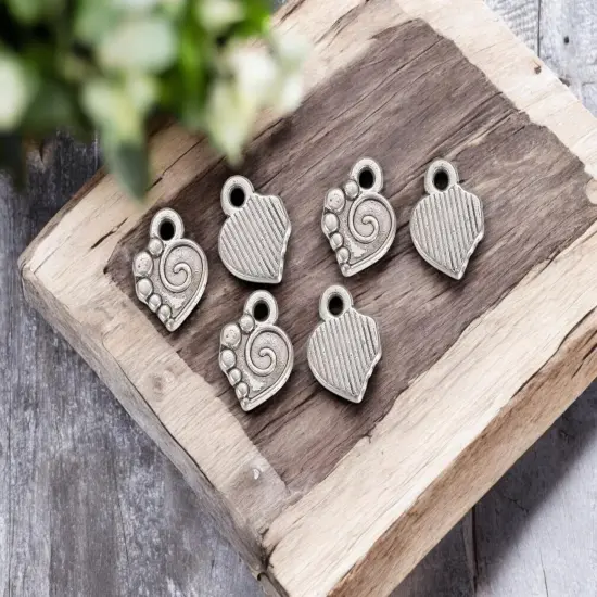 *100* 13x10mm Antique Silver Heart Charms {2}