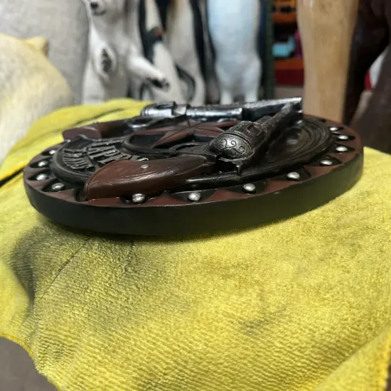 Western Happy Trails Gun Sign Statue {3}