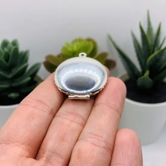 Silver Filigree Aromatherapy Essential Oil Diffuser Lockets {4}