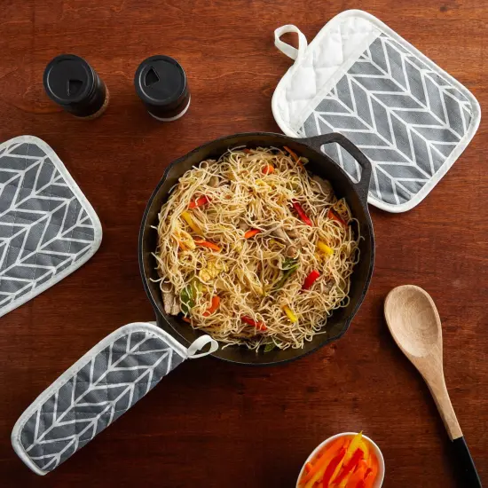 4 Pack Gray Hot Pads, Oven Pot Holders for Farmhouse Kitchen Decor and Accessories, Heat Resistant, 7 x 8.5 in. Grey {2}