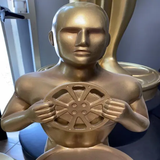 Movie Trophy Butler Small Statue {5}