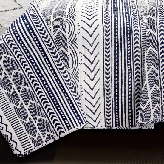 3 Piece Reversible Cotton Quilt Set with Geometric Patterns and Chevron for All Season Use {3}