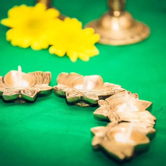 Lotus Brass Finish Diya Indian Craft Diya for Puja Oil Lamp Pooja Gift Diwali Home Decorations Mandir Temple Akhand Diya Indian Traditional Deepawali Return Gifts {3}