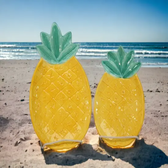 Hand Painted Ceramic Pineapple Plates - Set of 2, Home D&eacute;cor, Gift for Her, Gift for Mom, Kitchen D&eacute;cor, Summer Decor {1}