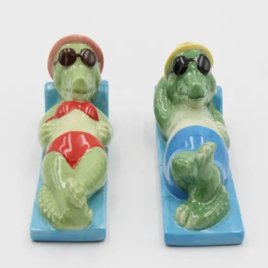Ceramic Alligator Couple Bathing in the Sun Salt and Pepper Shakers, Home D&eacute;cor, Gift for Her, Gift for Mom, Kitchen D&eacute;cor {5}