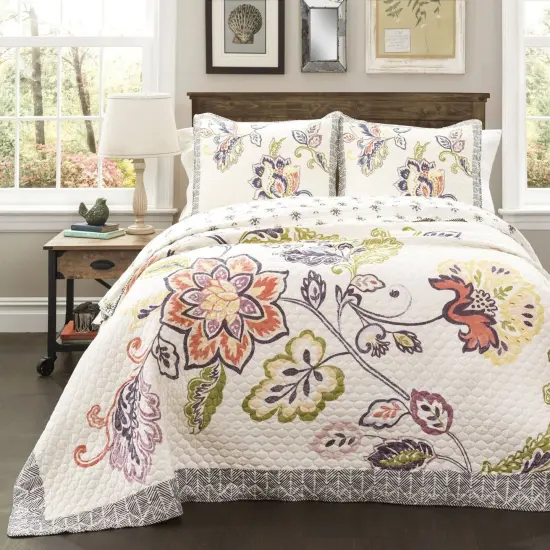 King Size Boho Quilt Set with Floral Pattern in Navy and Pastel {1}