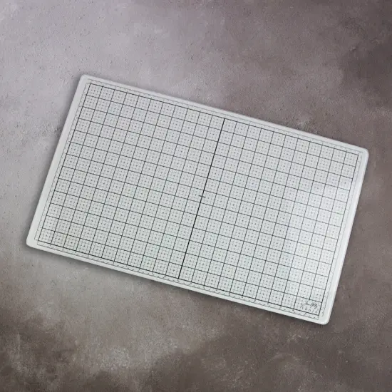 Tim Holtz Glass Studio Mat 23.75"X14.25"-White {5}