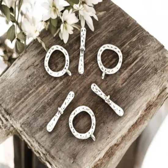 *10* 23x19mm Antique Silver Hammered Round Toggle Clasps {2}