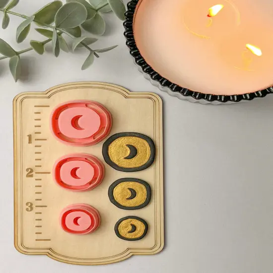 Organic Debossed Moon Round Clay Cutter {3}
