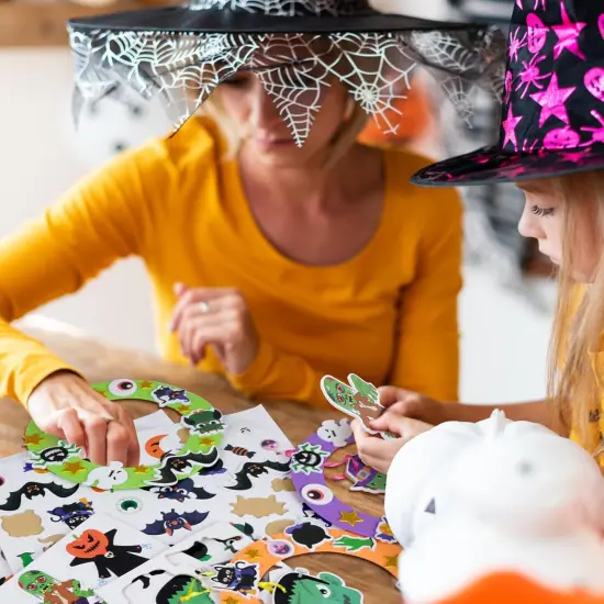 8 Pack Halloween Wreath Craft Kit for Kids Make You Own Halloween {2}