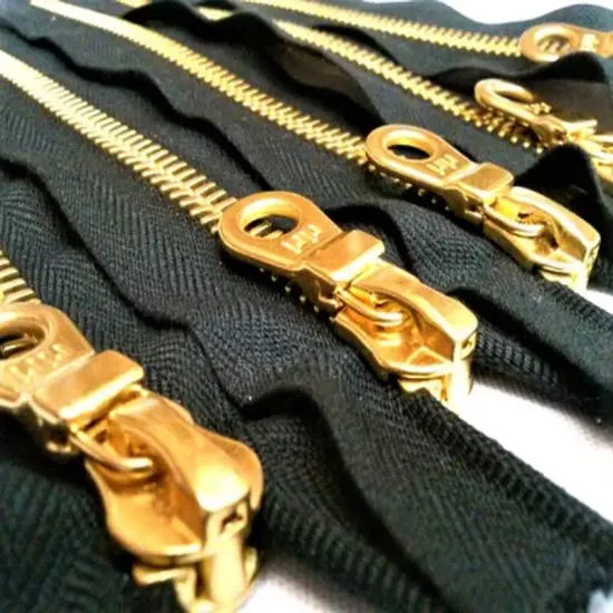 Zipper &ndash; Black 7" 8MM Brass Teeth Closed Bottom {6}