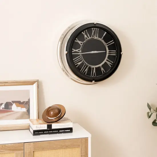Silent Wall Clock with Silver Frame {2}
