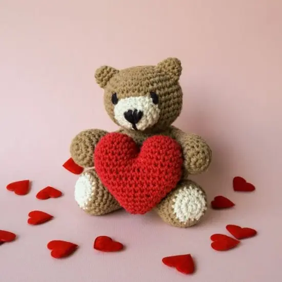 DIY Crochet Kit Teddy Bear With Heart Valentino PAK281 {1}