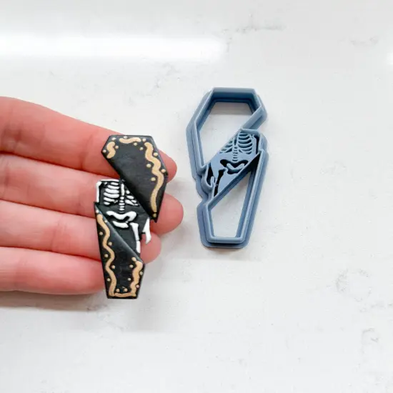 COFFIN SKELETON | HALLOWEEN 2025 | CLAY CUTTERS {3}