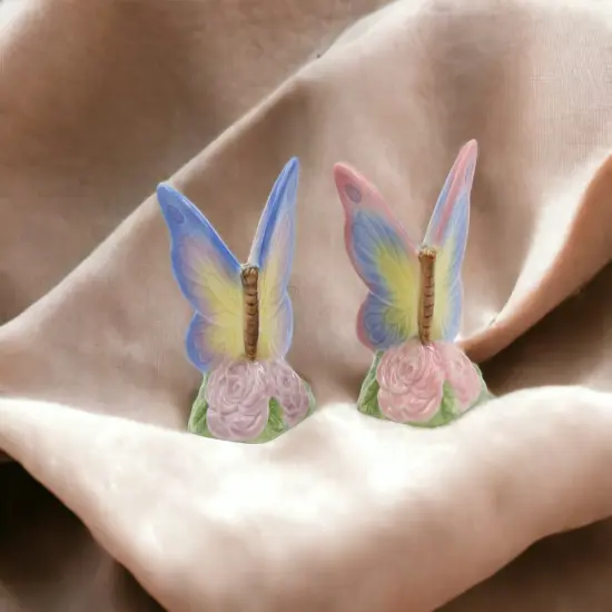 Ceramic Butterfly Salt and Pepper Shakers, Home D&eacute;cor, Gift for Her, Gift for Mom, Kitchen D&eacute;cor {2}