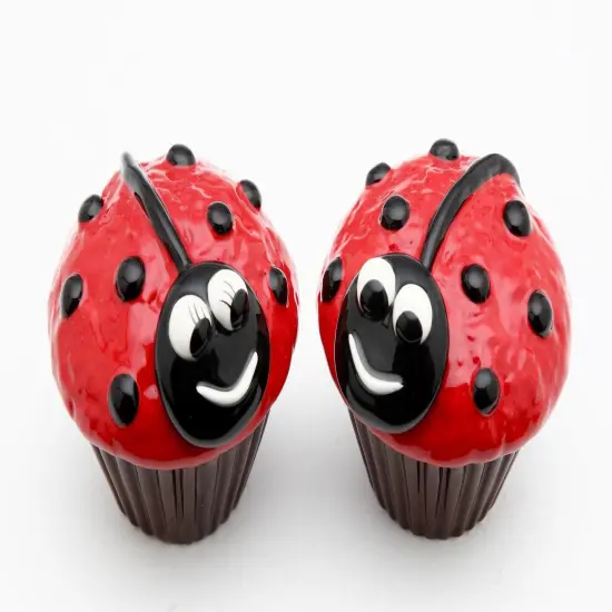 Ceramic Ladybug Cupcake Salt & Pepper Shakers, Home D&eacute;cor, Gift for Her, Gift for Mom, Kitchen D&eacute;cor, Bakery D&eacute;cor, Caf&eacute; D&eacute;cor {3}