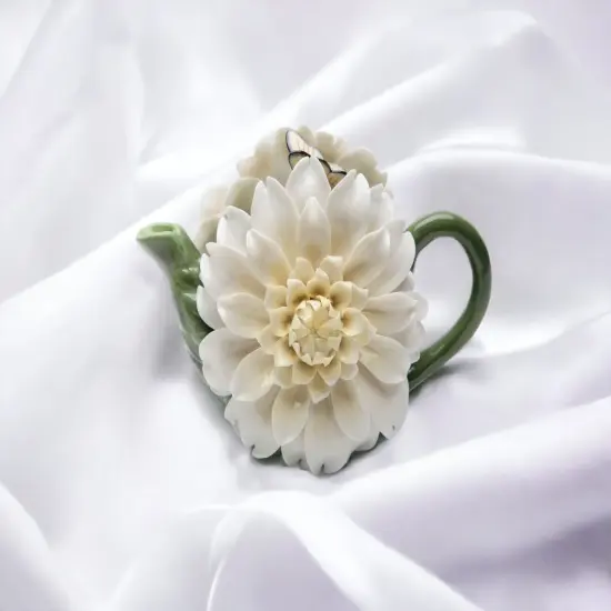 Ceramic Daisy Flower Teapot, Gift for Her, Gift for Mom, Tea Party Décor, Café Décor, Spring Kitchen Decor {1}