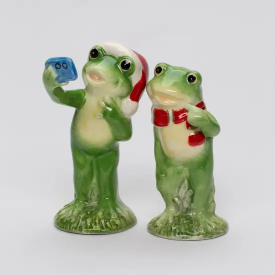Ceramic Christmas Frog Couple Taking A Selfie Salt and Pepper Shakers, Home D&eacute;cor, Gift for Her, Mom, Kitchen D&eacute;cor, Christmas D&eacute;cor {2}