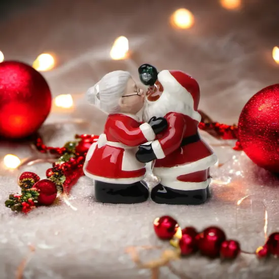 Ceramic Christmas Decor Interracial Santa and Mrs. Claus Salt and Pepper Shakers, Home D&eacute;cor, Gift for Her, Gift for Mom, Kitchen D&eacute;cor kit {1}