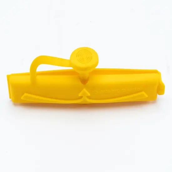 Keeps it Fresh&trade; - Air Removing Bag Clip {3}