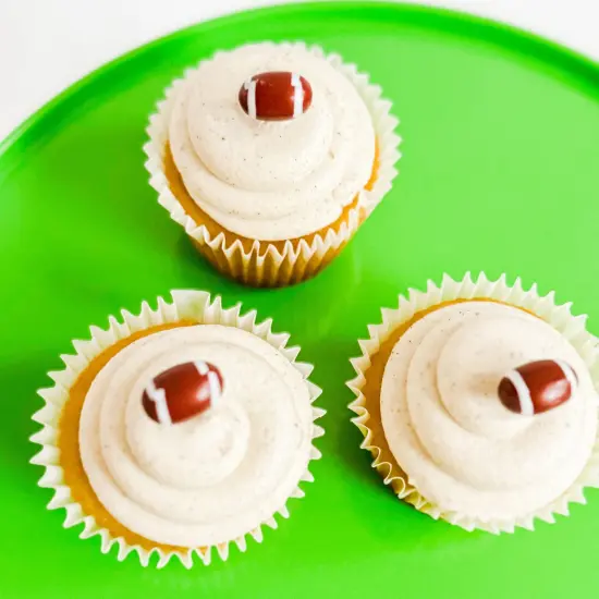 KELLY GREEN PEDESTAL CAKE STAND {3}